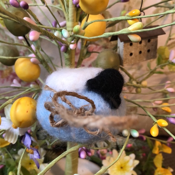 Handmade needle felted Easter egg spring sheep ornament collectable decoration - Picture 7 of 8